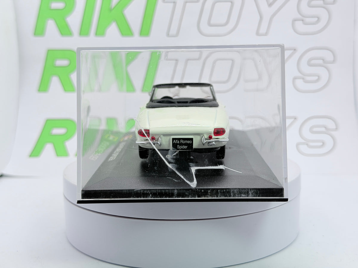 Alfa Romeo Duetto Osso Burago 1/32 Bianco 1966