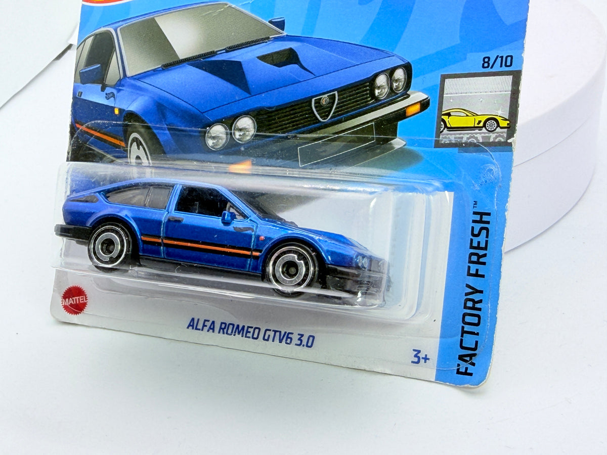 Alfa Romeo Alfetta GTV 6 3000 Hot Wheels 1/60 Blu metallizzato 1983