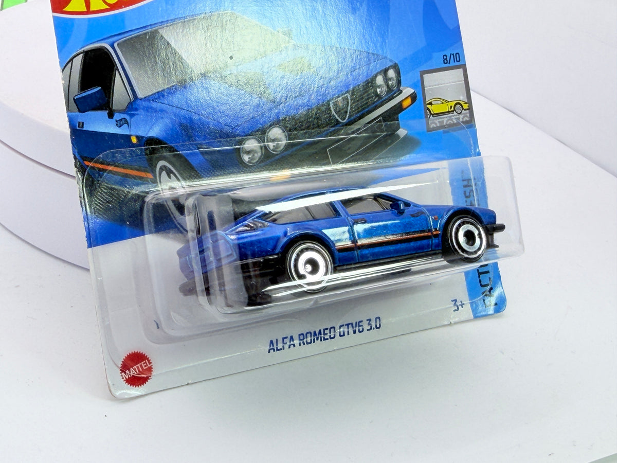 Alfa Romeo Alfetta GTV 6 3000 Hot Wheels 1/60 Blu metallizzato 1983