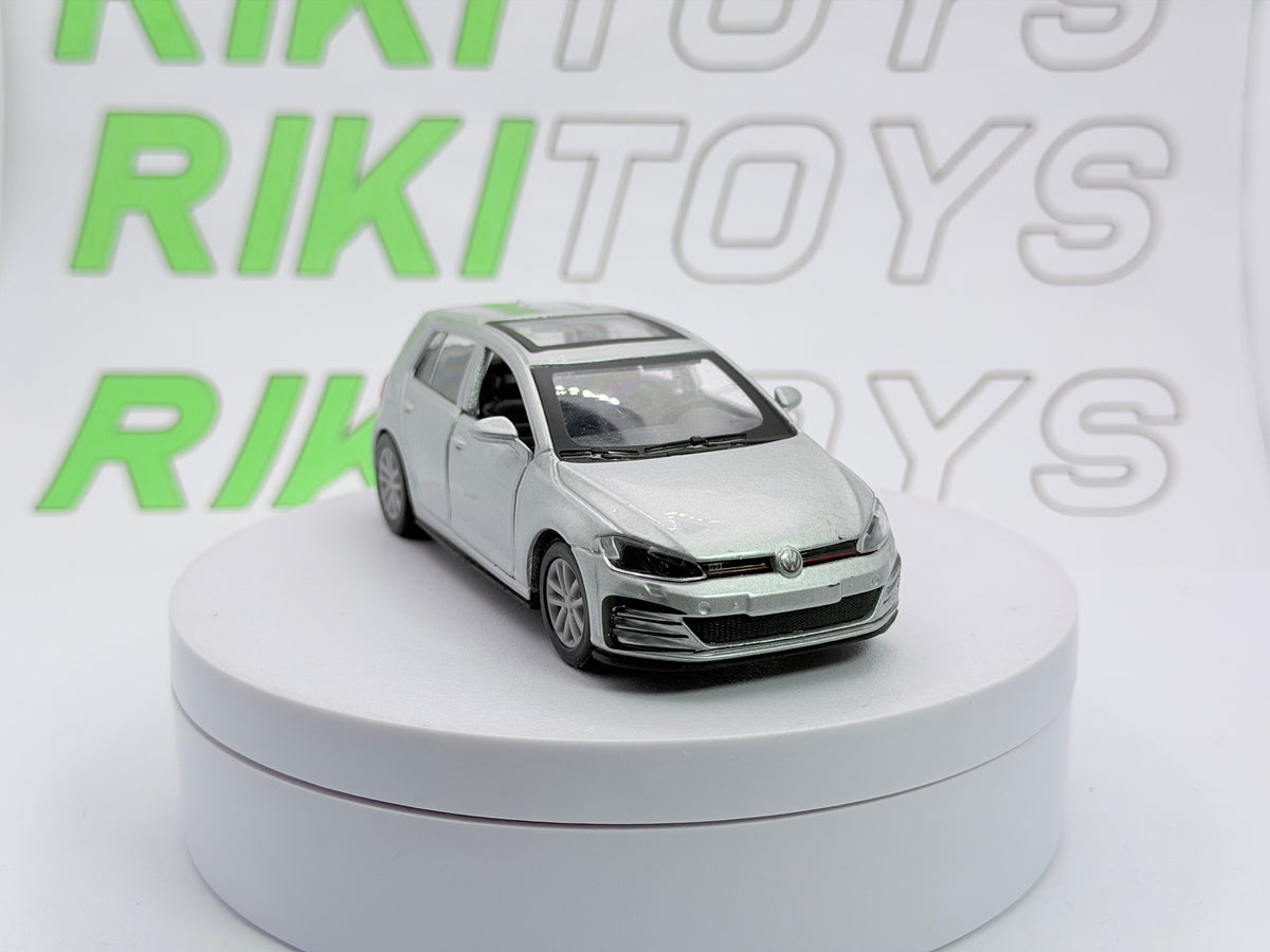 Volkswagen Golf 7 GTI Maisto 1/38 Argento