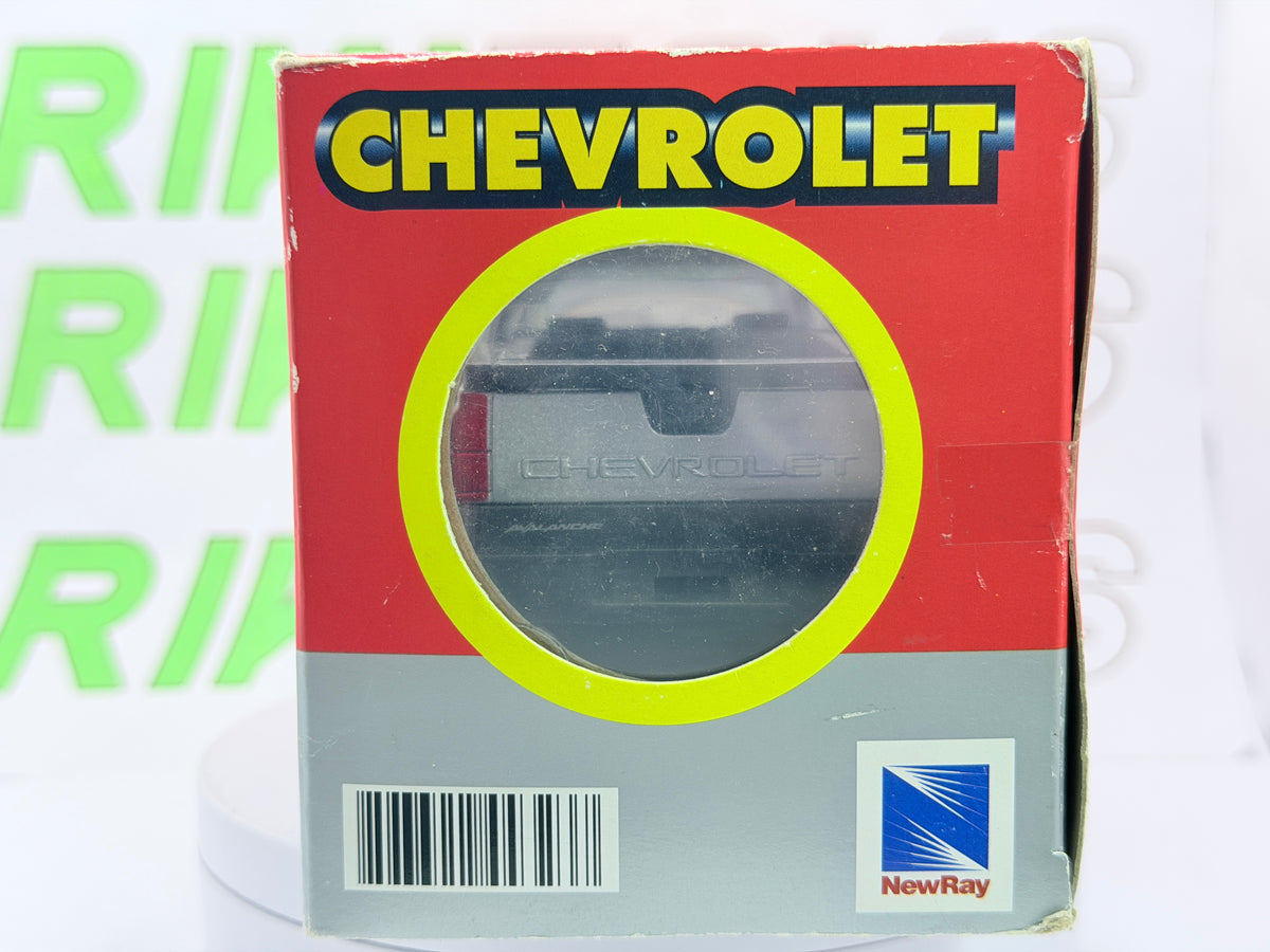 Chevrolet Avalanche New Ray 1/32 Argento