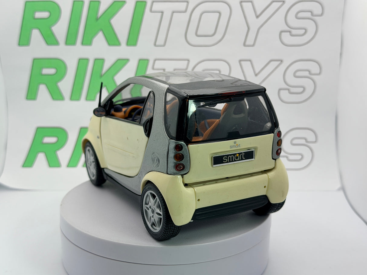 Smart City-Coupé Maisto 1/18 Bianco 1997
