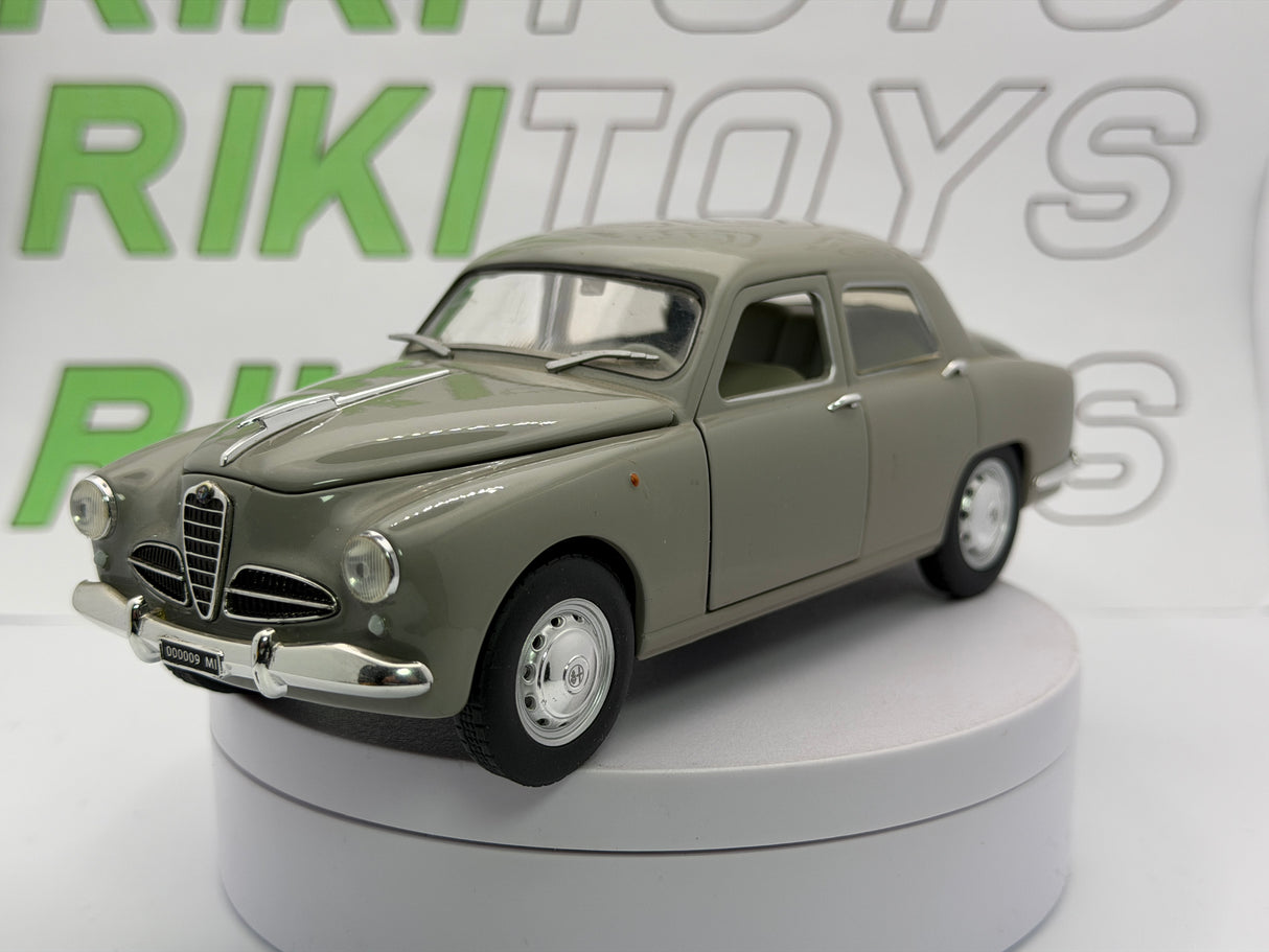 Alfa Romeo 1900 berlina Leo Models 1/24 Marrone chiaro 1950