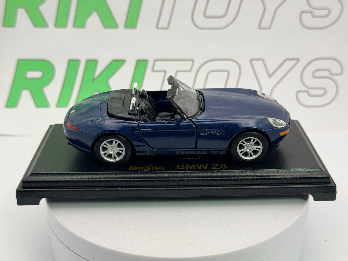BMW Z8 Maisto 1/38 Blu scuro 2000