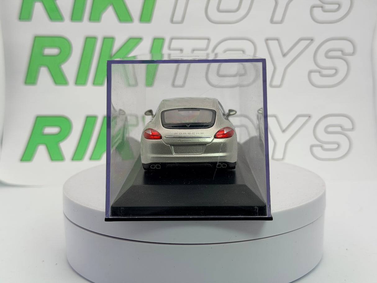 Porsche Panamera Turbo Minichamps 1/43 Argento