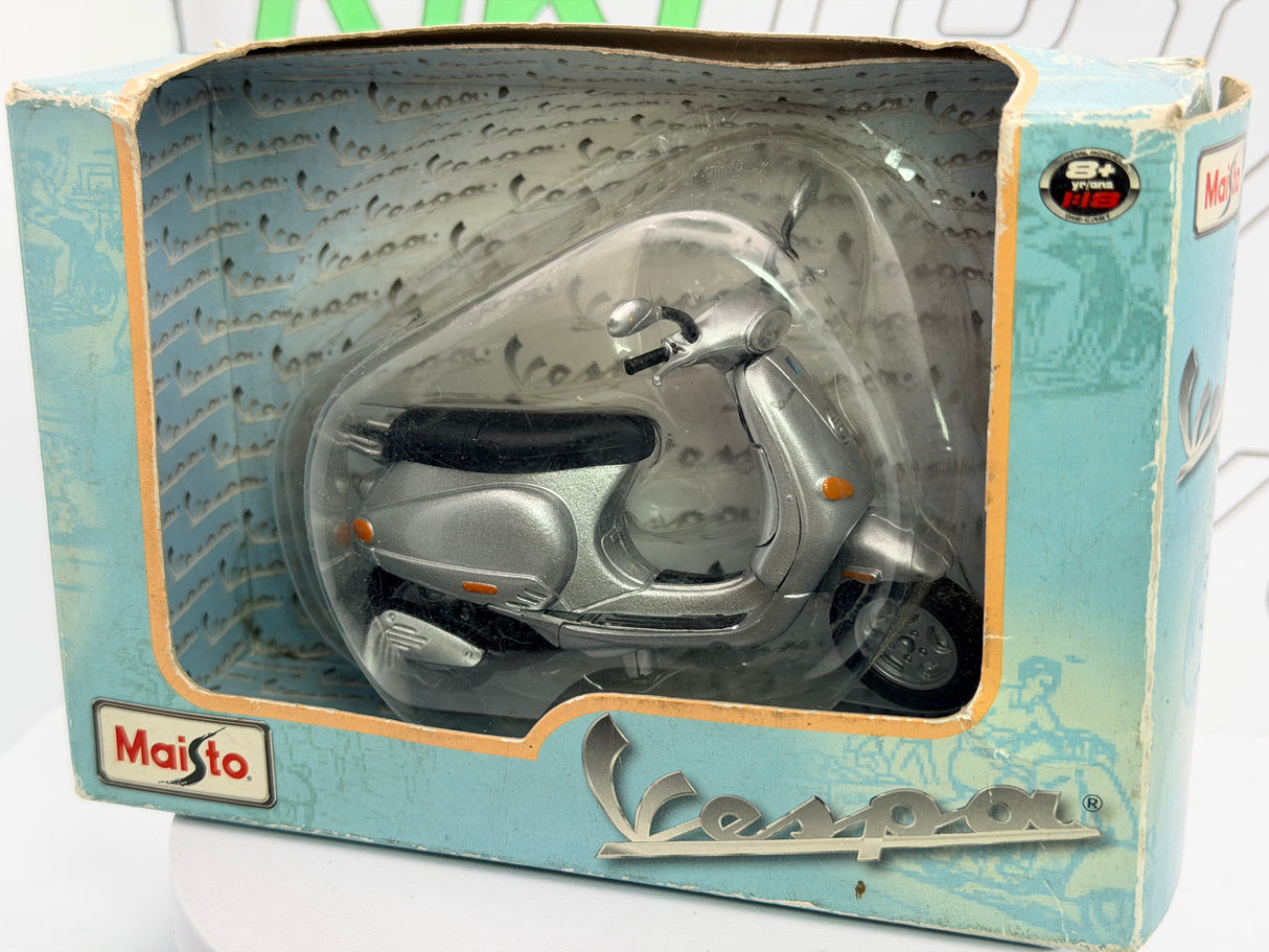 Piaggio Vespa 125 ET 4 Maisto 1/18 Argento 1997