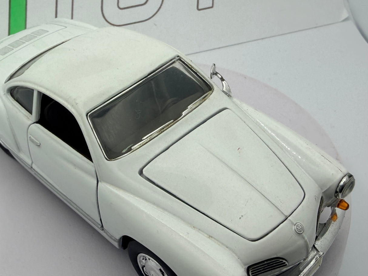 Volkswagen Karmann Ghia 1/35 Bianco