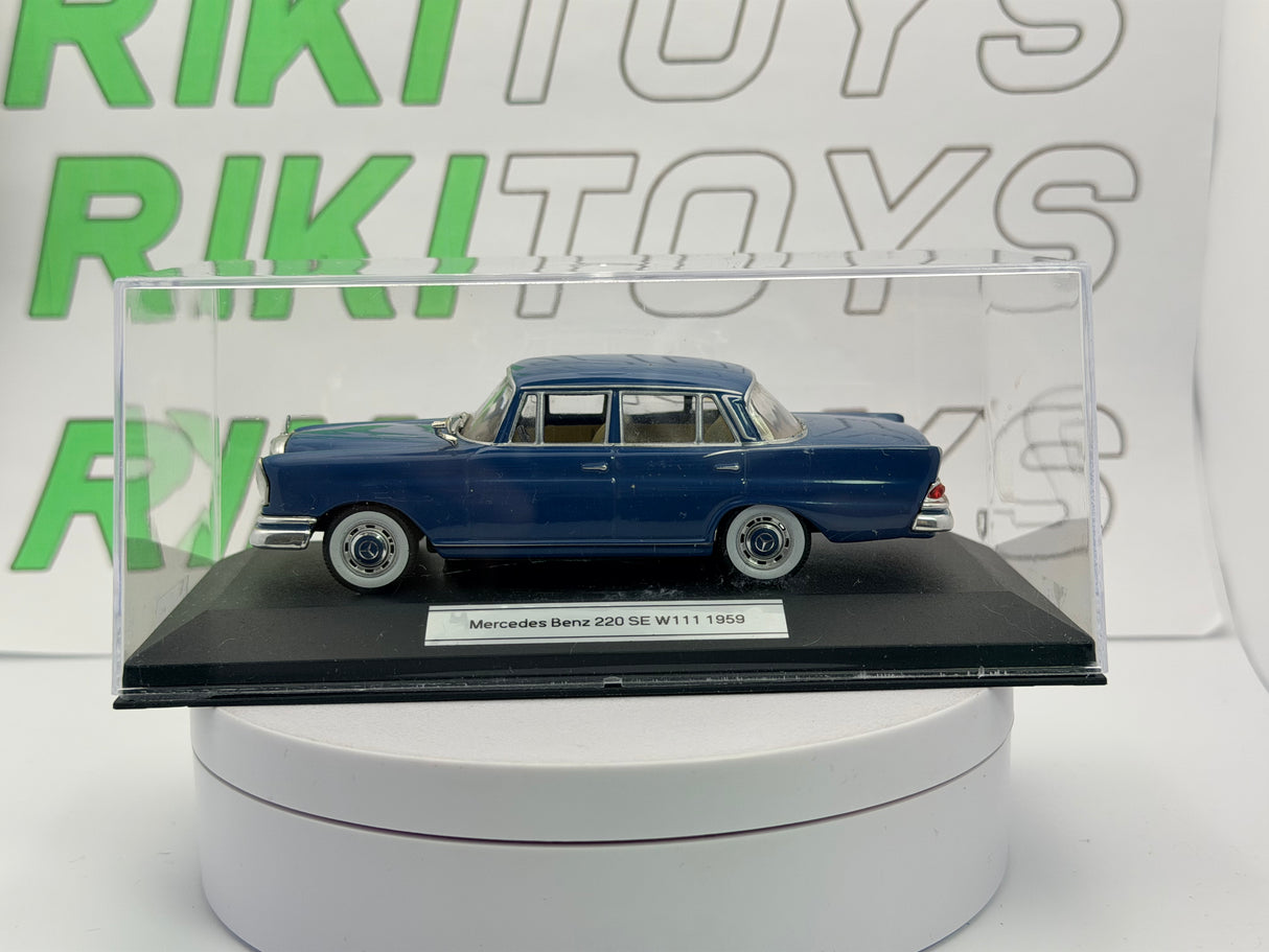 Mercedes Benz 220 SE W111 Edicola 1/43 Blu 1959