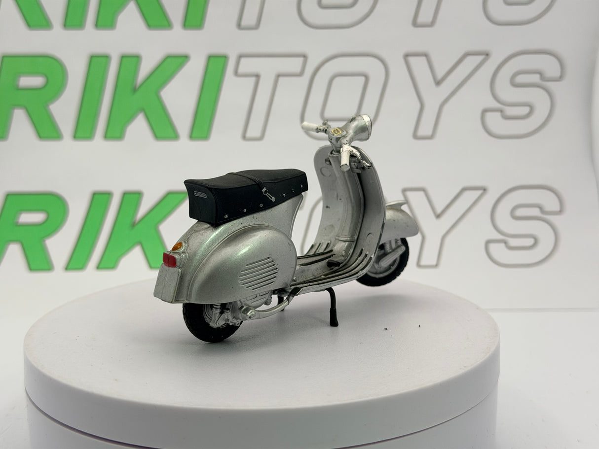 Piaggio Vespa 150 GS Maisto 1/24 Argento 1953
