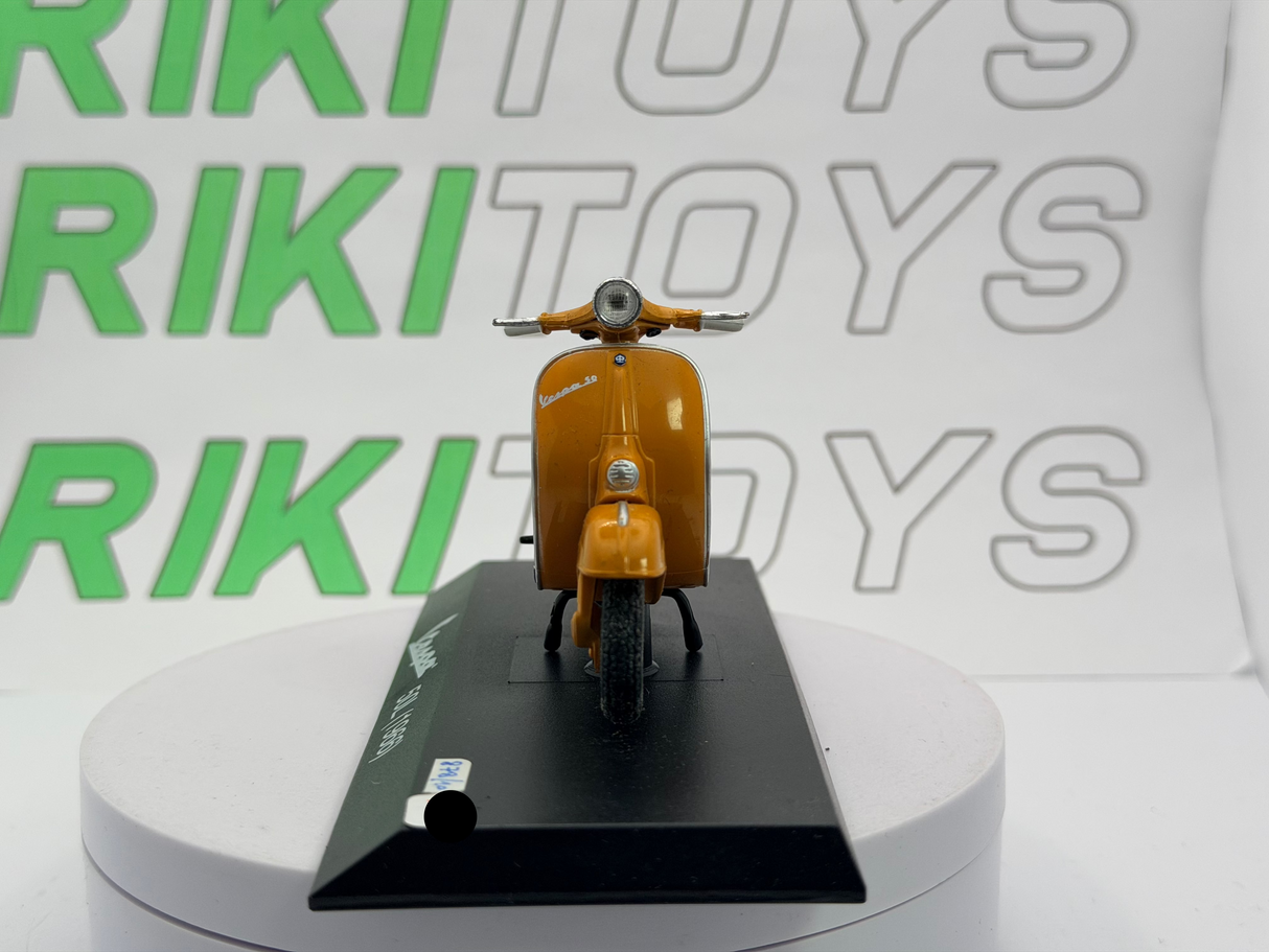 Piaggio Vespa 50 L Maisto 1/24 Arancione 1966