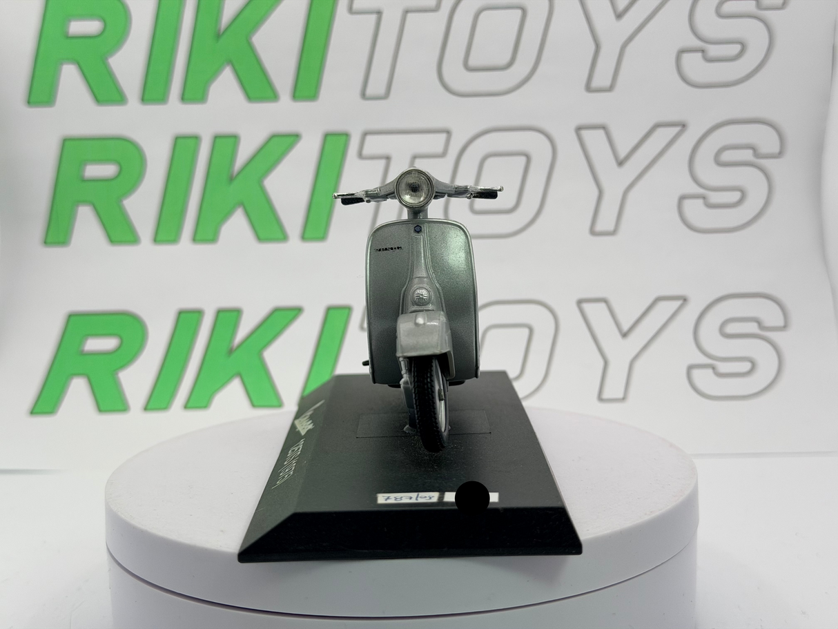 Piaggio Vespa 125 TS Maisto 1/24 Argento 1975