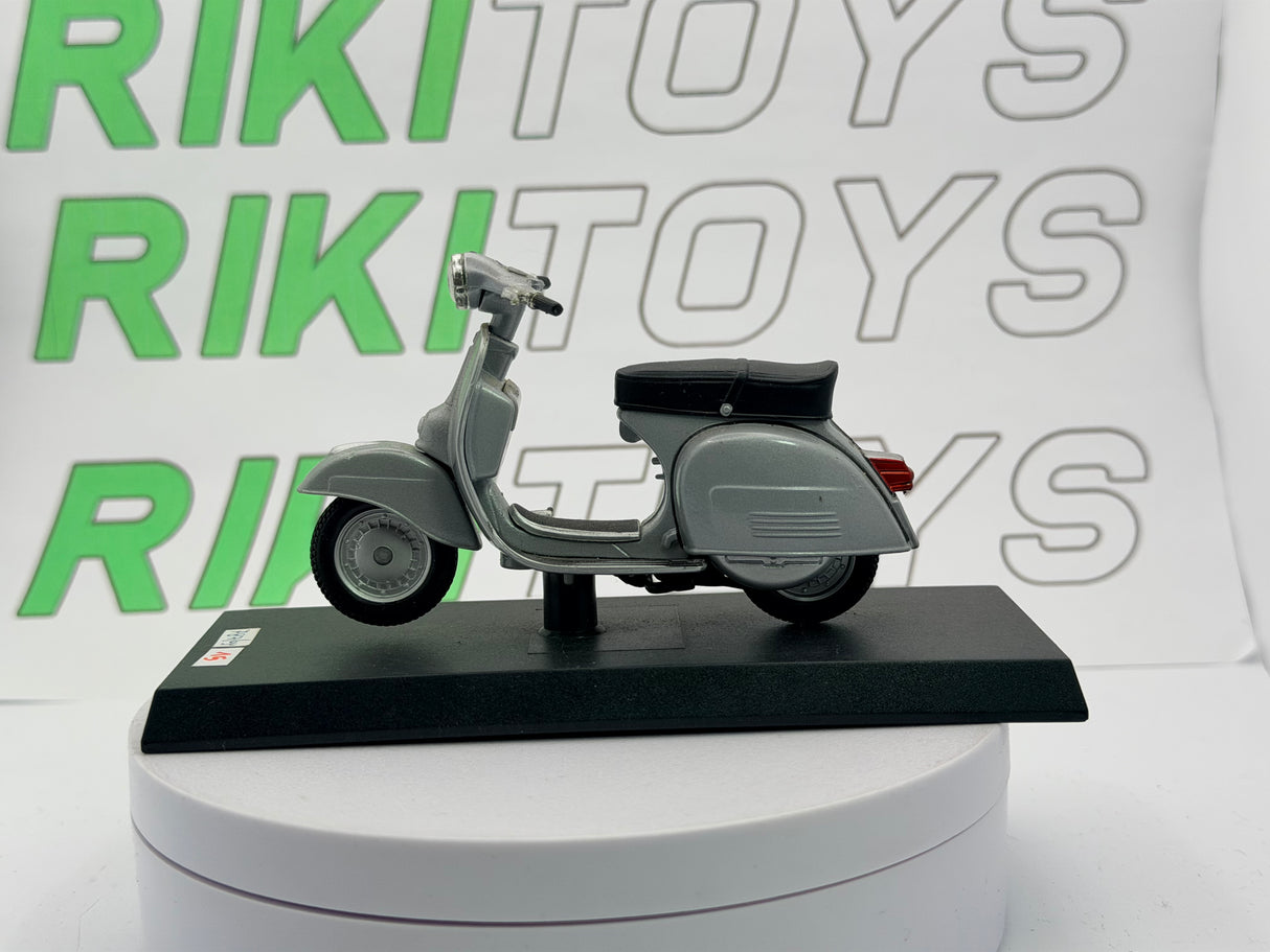 Piaggio Vespa 125 TS Maisto 1/24 Argento 1975
