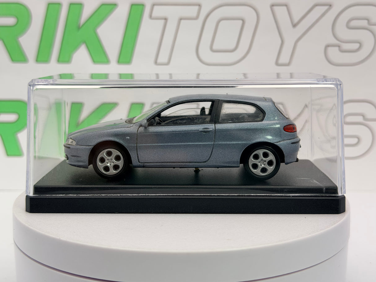 Alfa Romeo 147 3 porte Solido 1/43 Azzurro metallizzato 2001