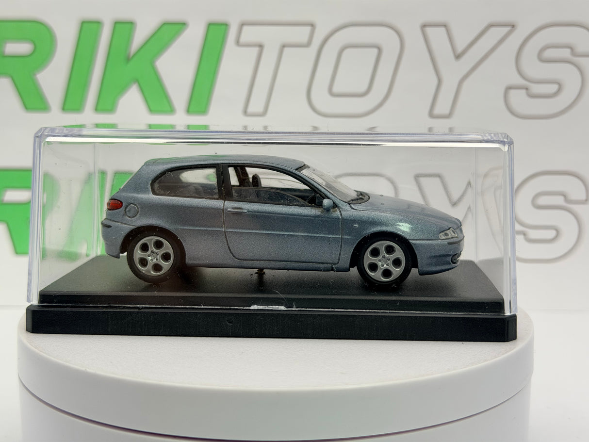 Alfa Romeo 147 3 porte Solido 1/43 Azzurro metallizzato 2001