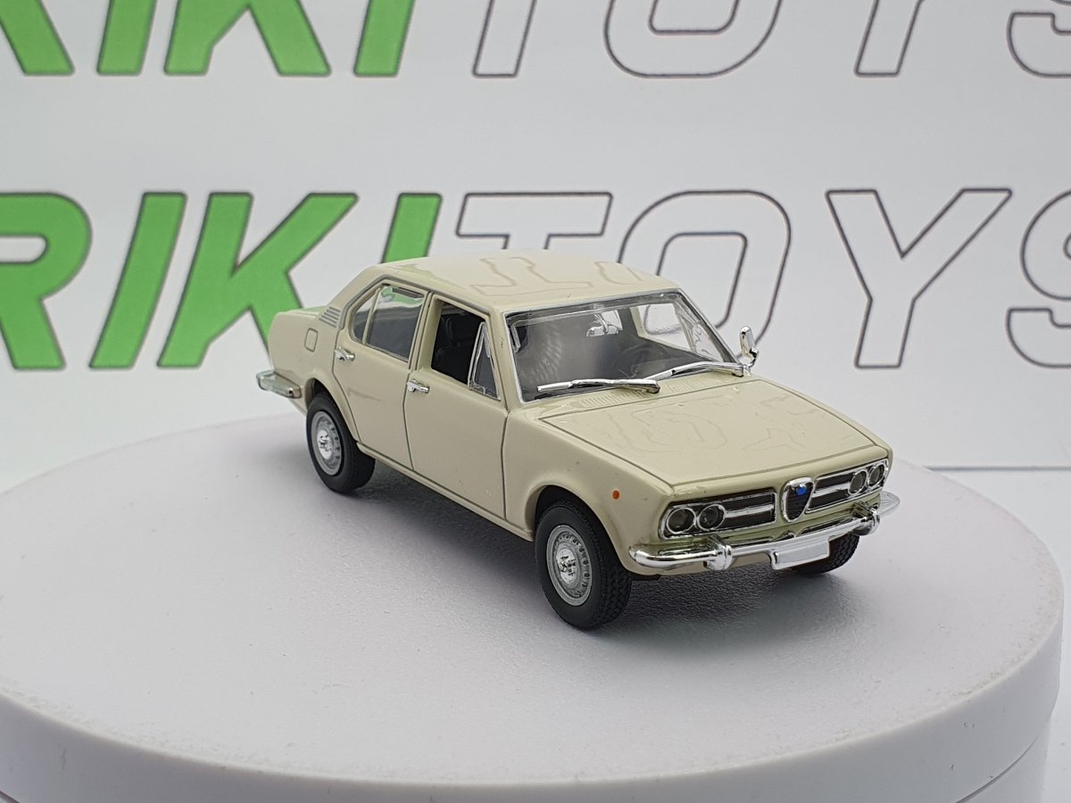 Alfa Romeo Alfetta Berlina Norev 1/43 1972 - RikiToys - Norev