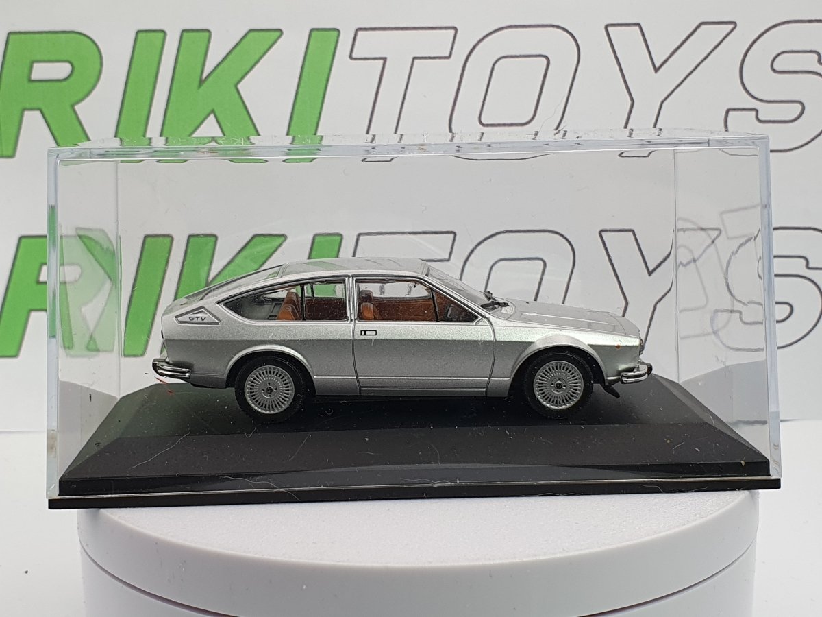 Alfa Romeo Alfetta GT Edicola 1/43 Argento 1976 - RikiToys - Edicola#