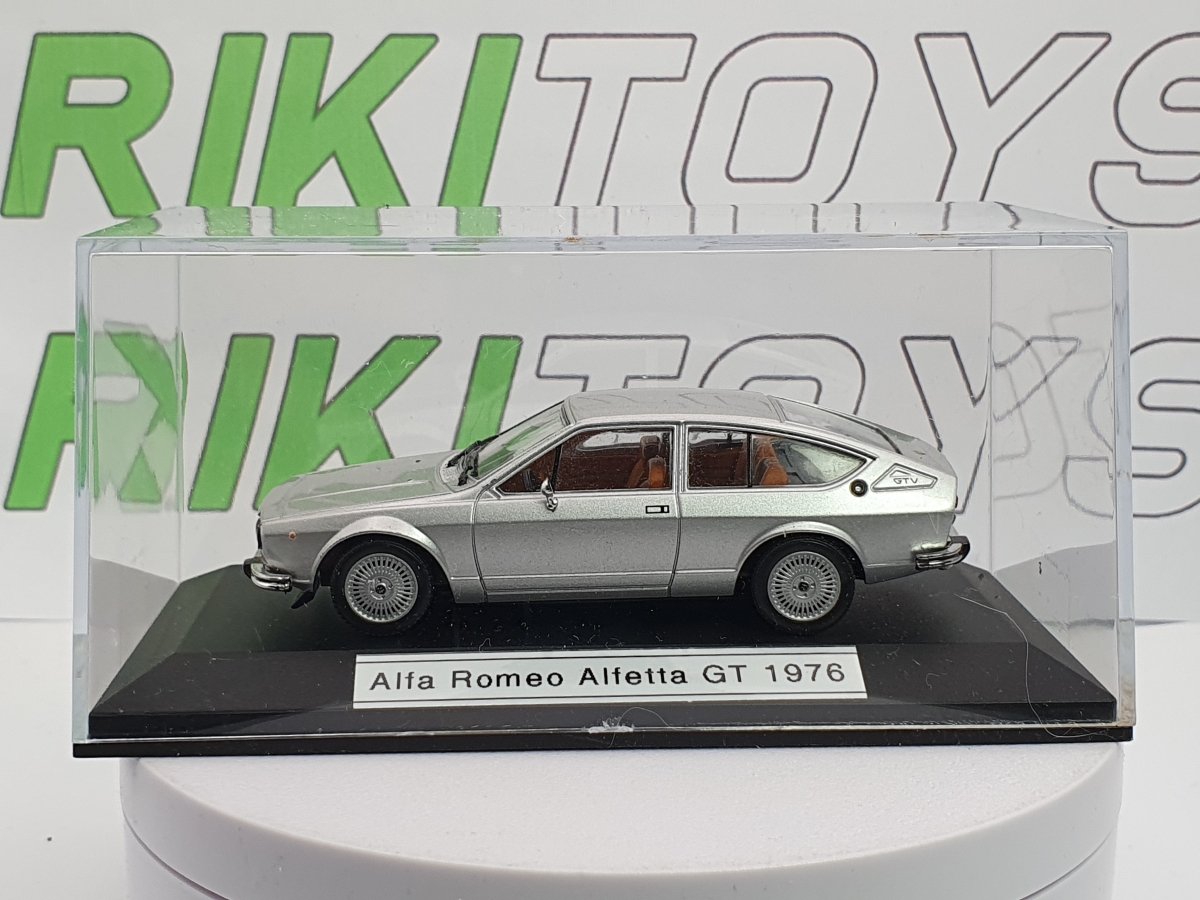 Alfa Romeo Alfetta GT Edicola 1/43 Argento 1976 - RikiToys - Edicola#