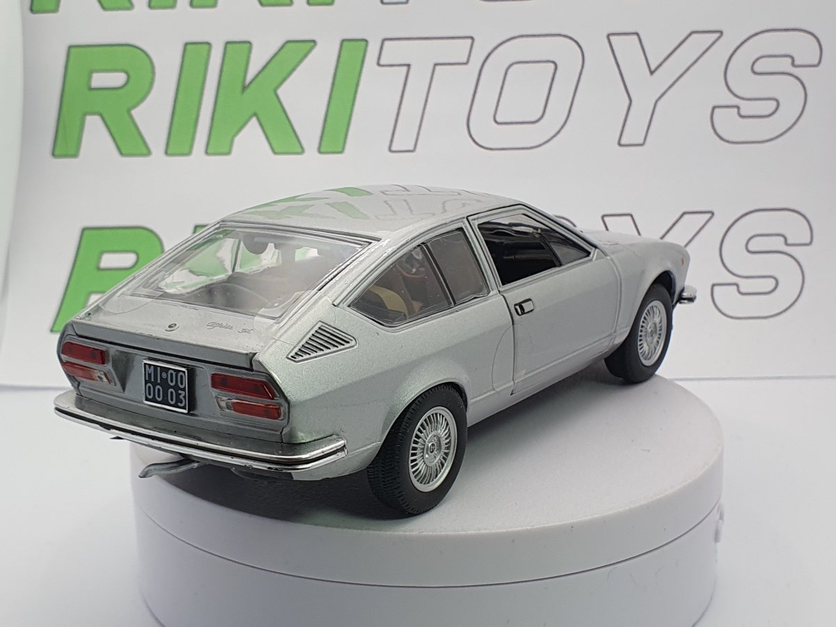 Alfa Romeo Alfetta GT Leo Models 1/24 Argento 1974 - RikiToys - Leo Models