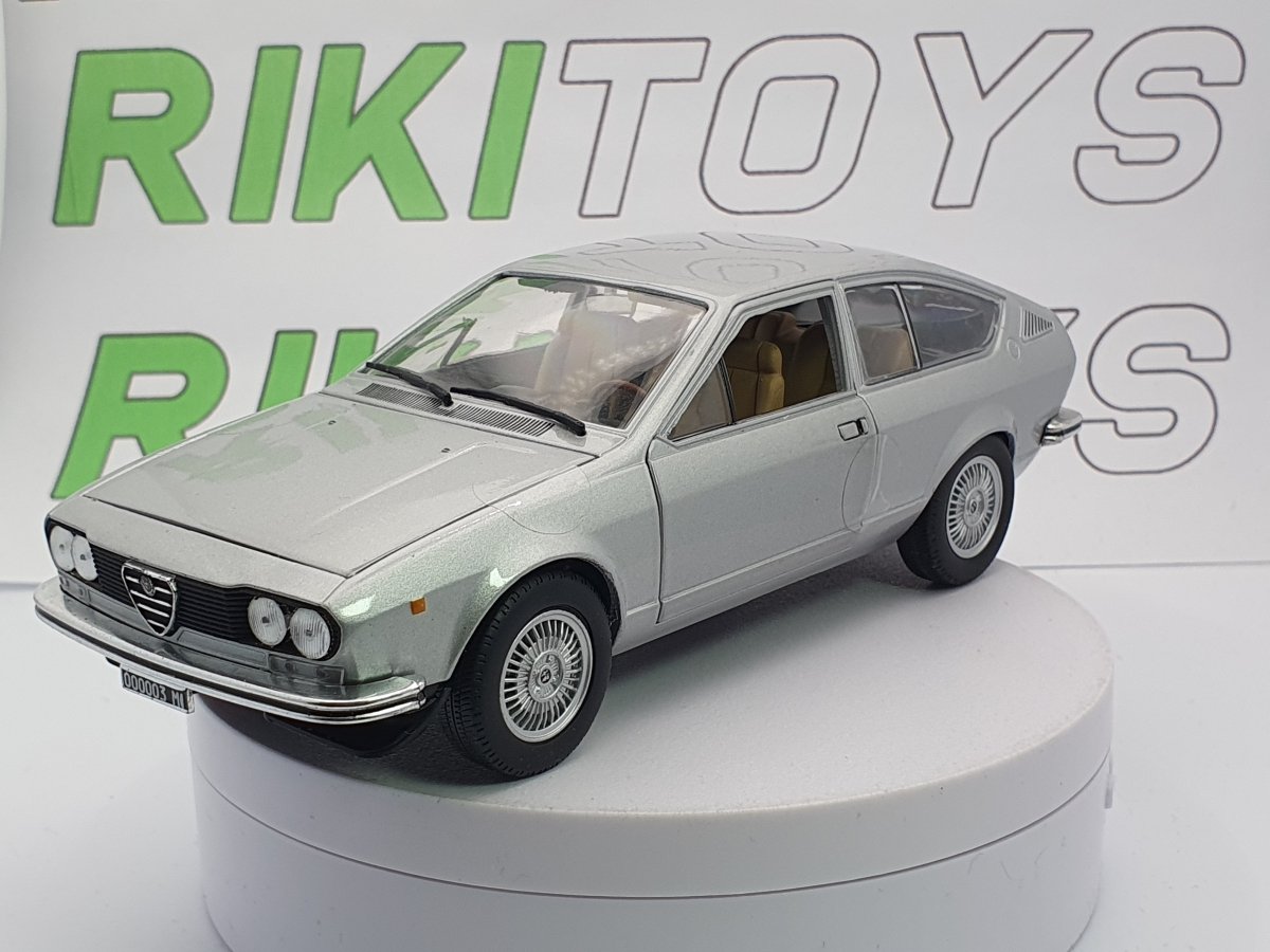 Alfa Romeo Alfetta GT Leo Models 1/24 Argento 1974 - RikiToys - Leo Models