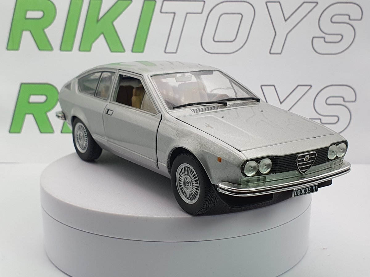 Alfa Romeo Alfetta GT Leo Models 1/24 Argento - RikiToys - Leo Models#