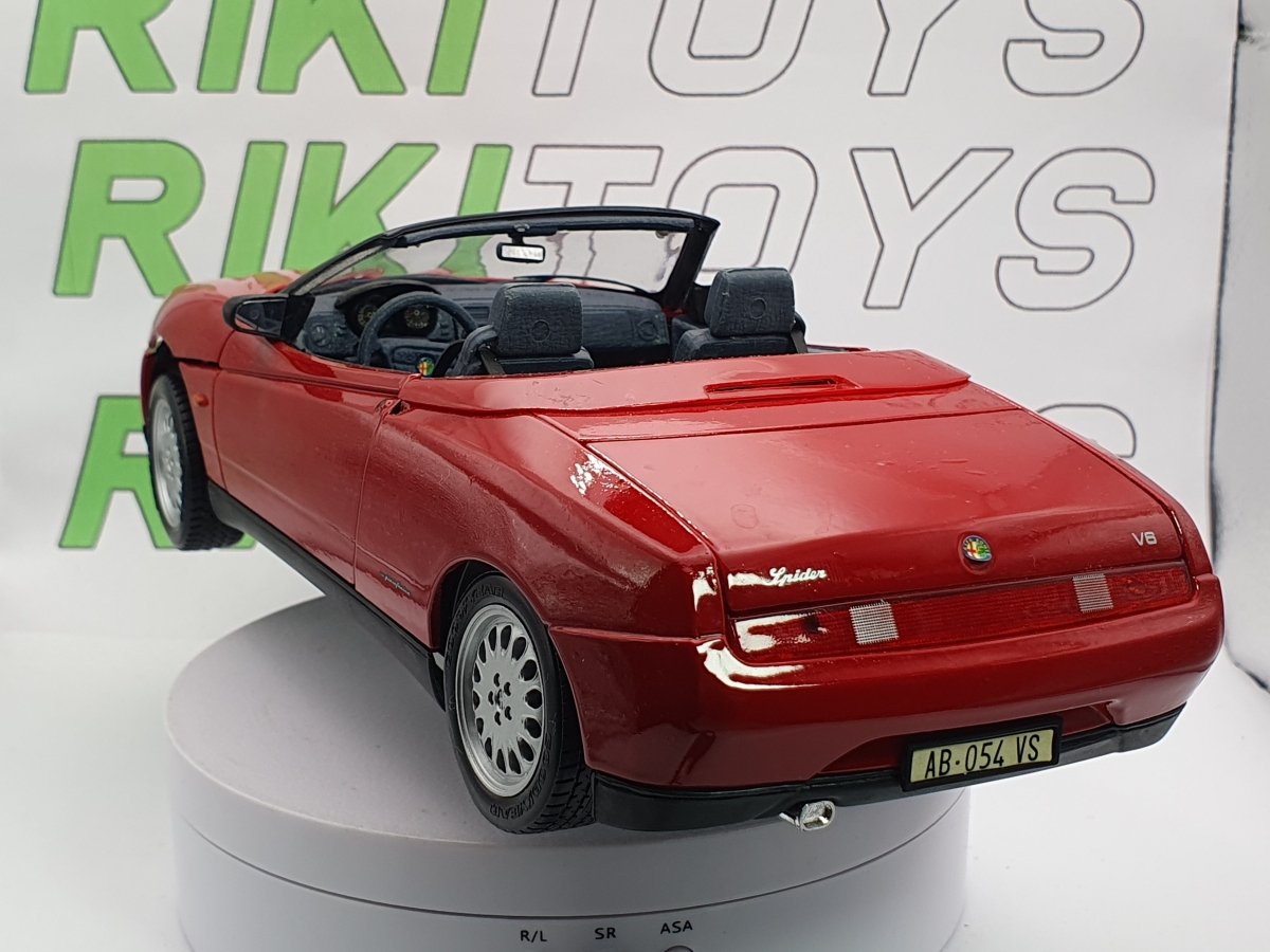 Alfa Romeo Spider 916 Maisto 1/18 Rosso 1996 - RikiToys - Maisto