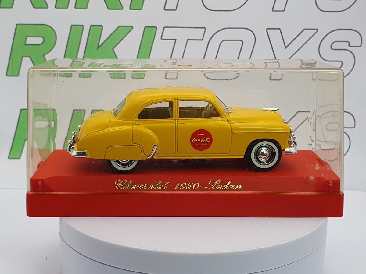 Chevrolet Sedan Solido 1/43 Giallo - RikiToys - Solido#