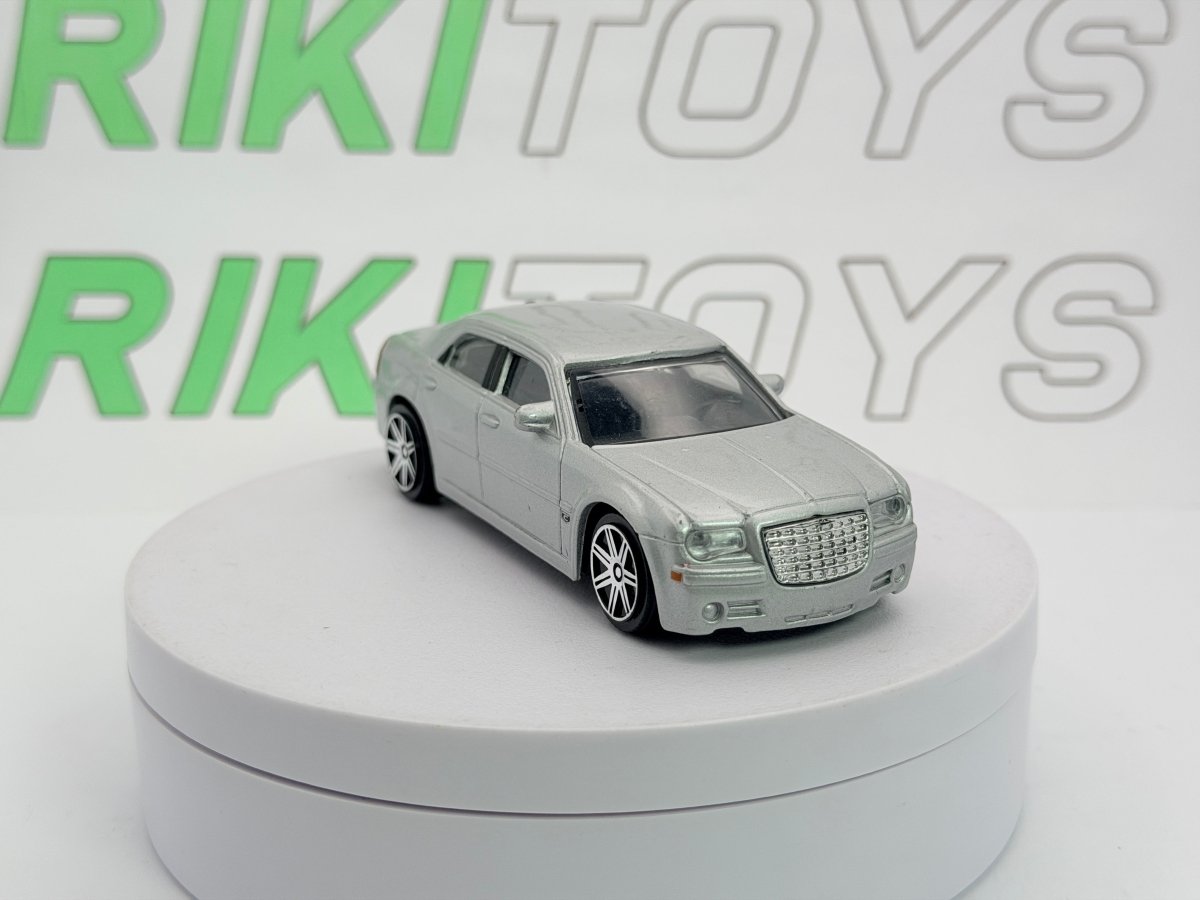 Chrysler 300 C Hemy Maisto 1/43 Argento - RikiToys - Maisto