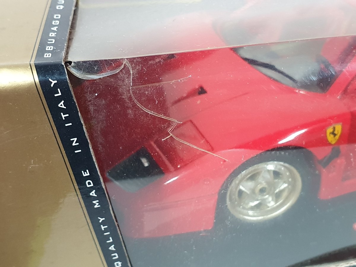 Ferrari F 40 Burago 1/18 Rosso 1987 - RikiToys - Burago