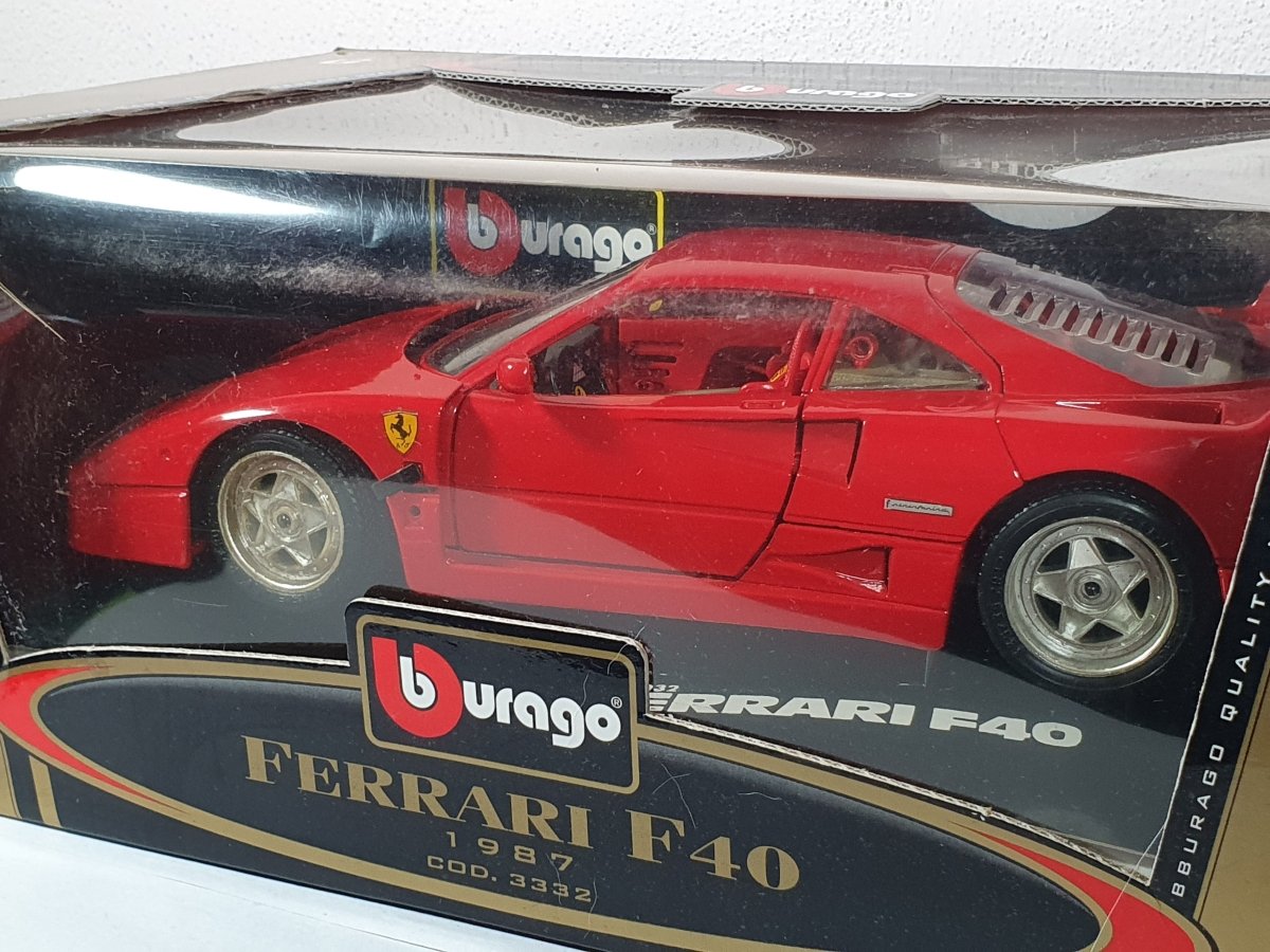 Ferrari F 40 Burago 1/18 Rosso 1987 - RikiToys - Burago