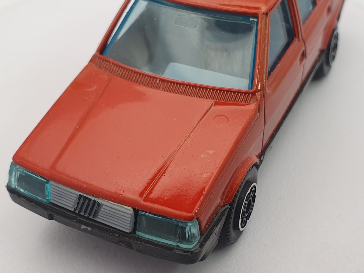 Fiat Regata Burago 1/43 Rosso 1983 - RikiToys - Burago