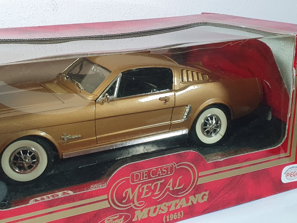 Ford Mustang Fastback Mira 1/18 Oro 1965 - RikiToys - Mira