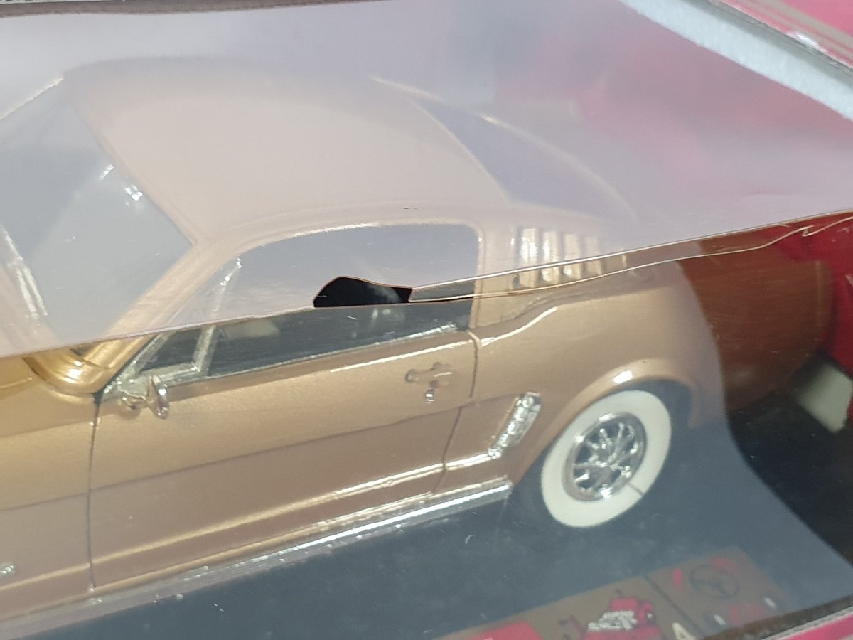 Ford Mustang Fastback Mira 1/18 Oro 1965 - RikiToys - Mira