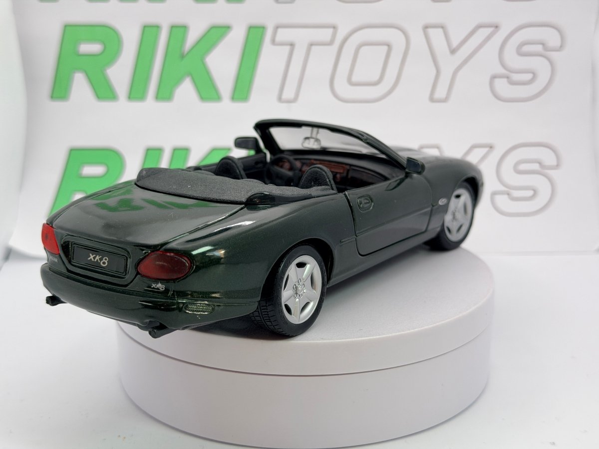 Jaguar XK8 Cabrio Maisto 1/24 Verde 1997 - RikiToys - Maisto