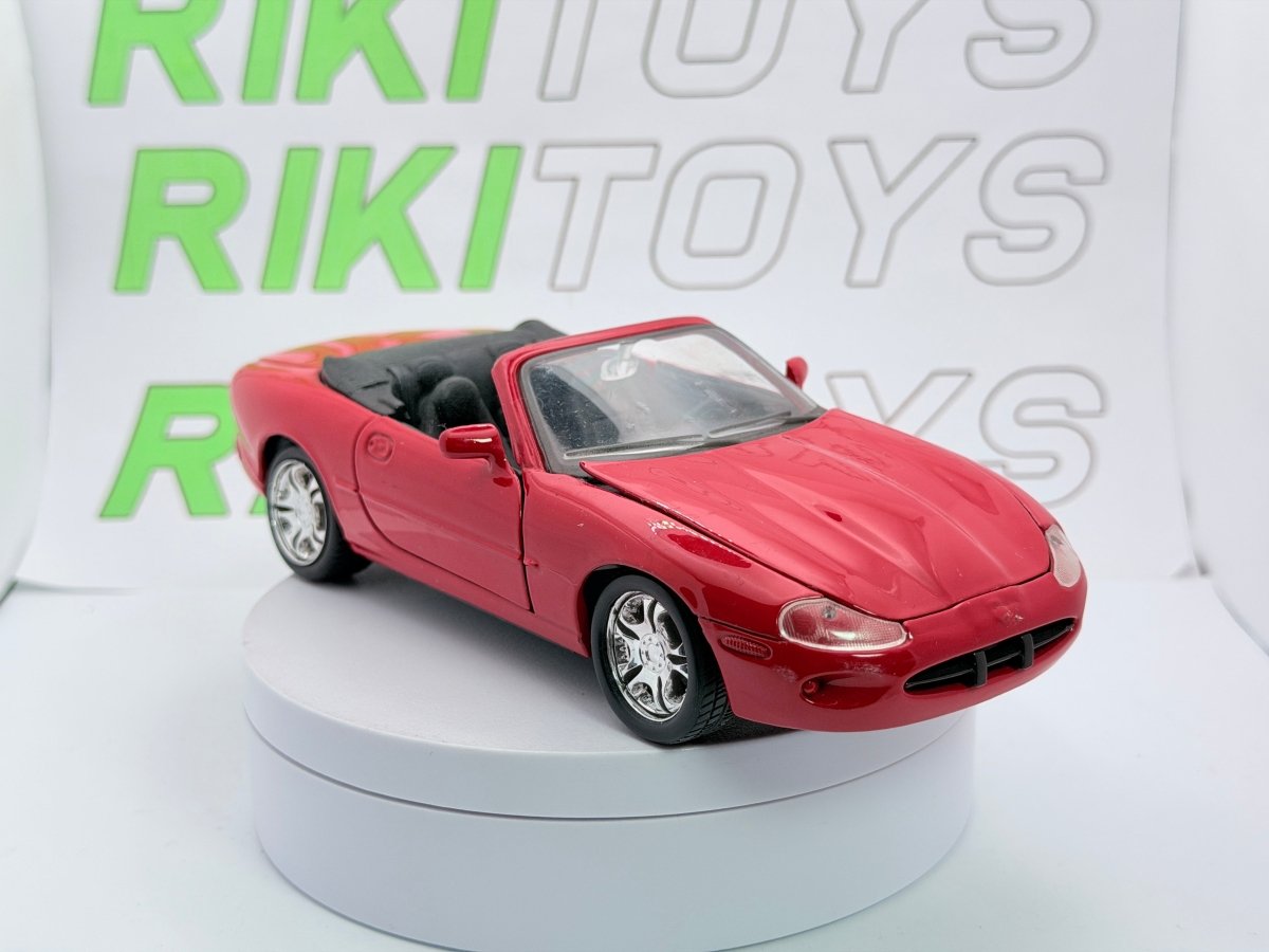 Jaguar XK8 Spider Maisto 1/24 Rosso - RikiToys - Maisto#