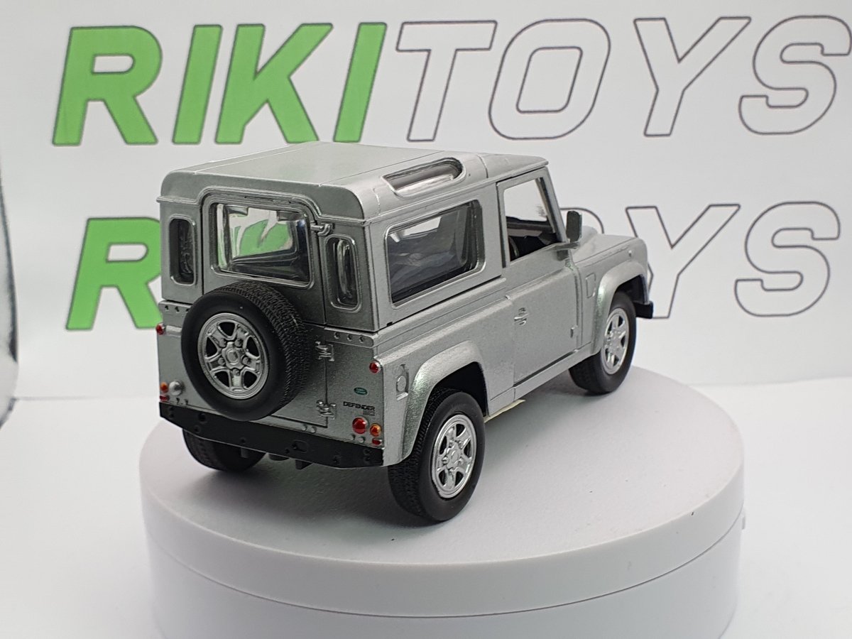 Land Rover Defender New Ray 1/32 Argento 2004 - RikiToys - New Ray#