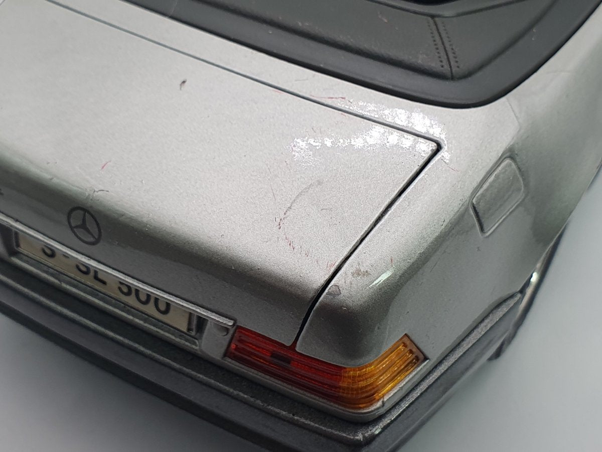 Mercedes Benz 500 SL Maisto 1/18 Argento 1989 - RikiToys - Maisto