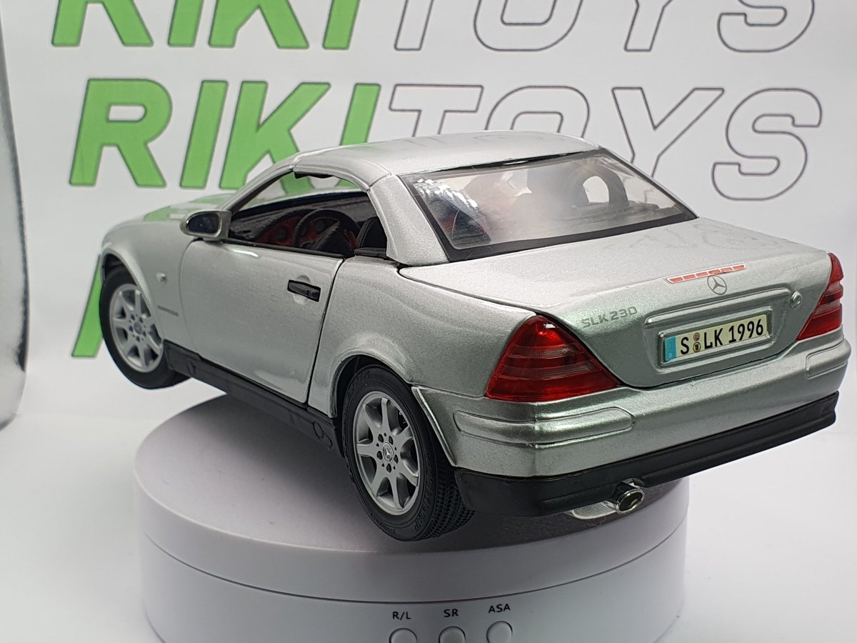 Mercedes SLK R170 Maisto 1/18 Argento 1997 - RikiToys - Maisto