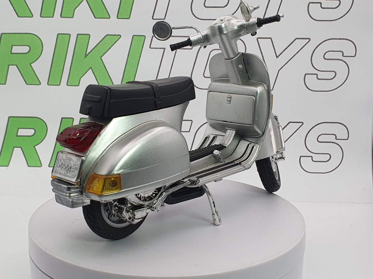 Piaggio Vespa PX New Ray 1/16 Argento 1978 - RikiToys - New Ray