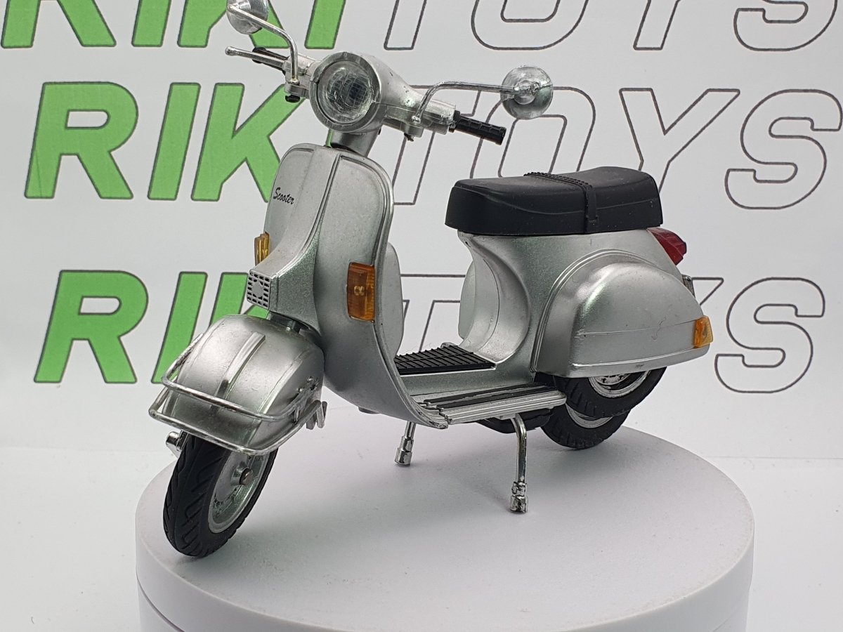 Piaggio Vespa PX New Ray 1/16 Argento 1978 - RikiToys - New Ray