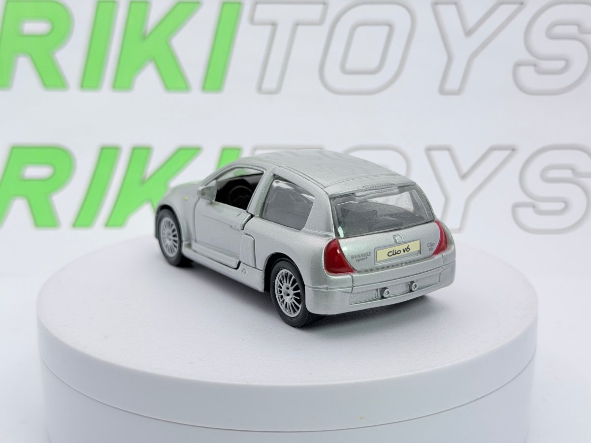 Renualt Clio V6 Sport Maisto 1/38 Argento - RikiToys - Maisto
