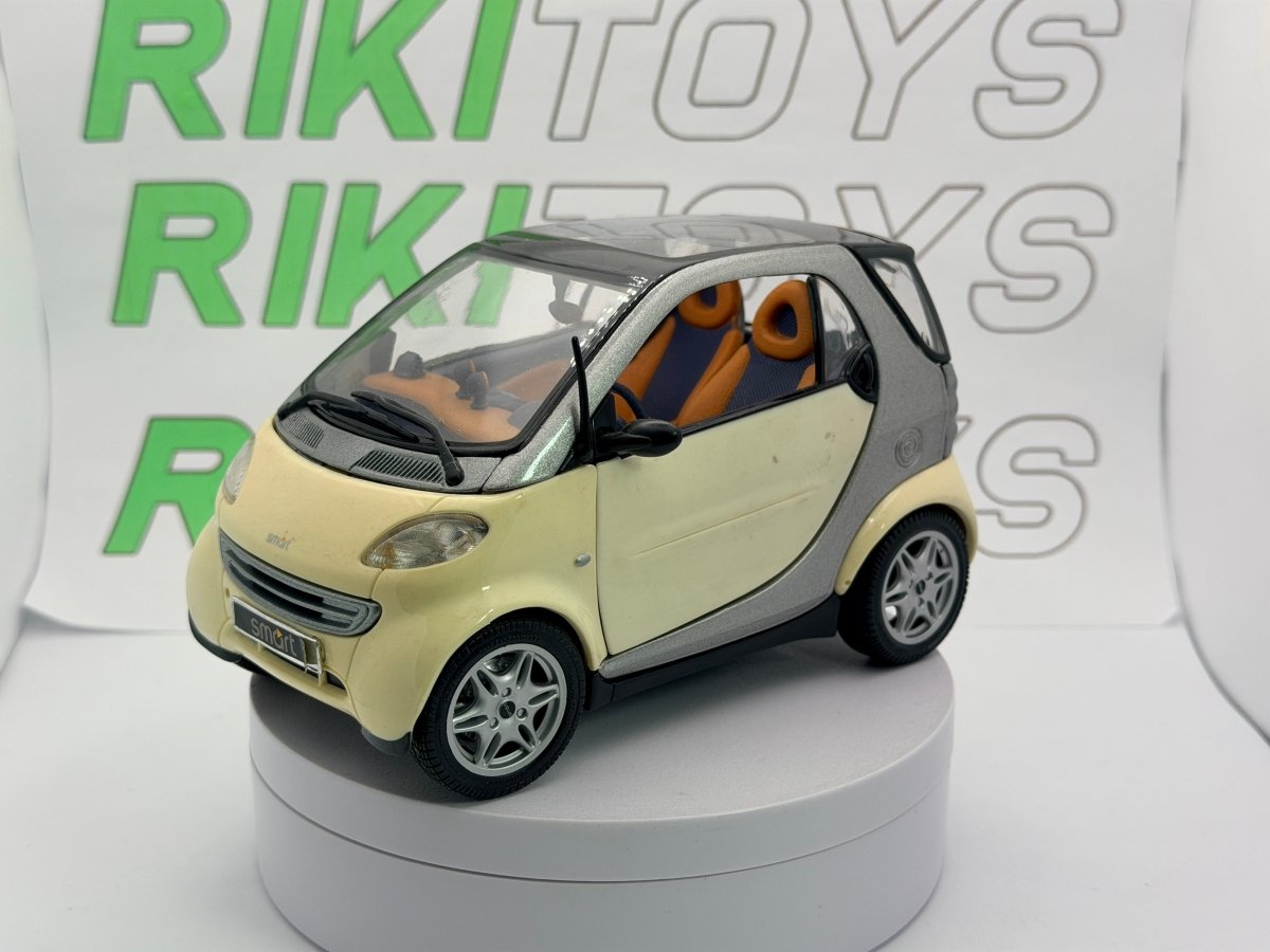 Smart City-Coupé Maisto 1/18 Bianco 1997 - RikiToys - Maisto