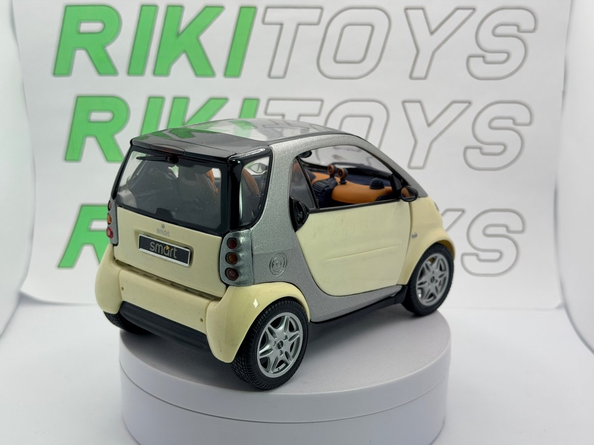 Smart City-Coupé Maisto 1/18 Bianco 1997 - RikiToys - Maisto
