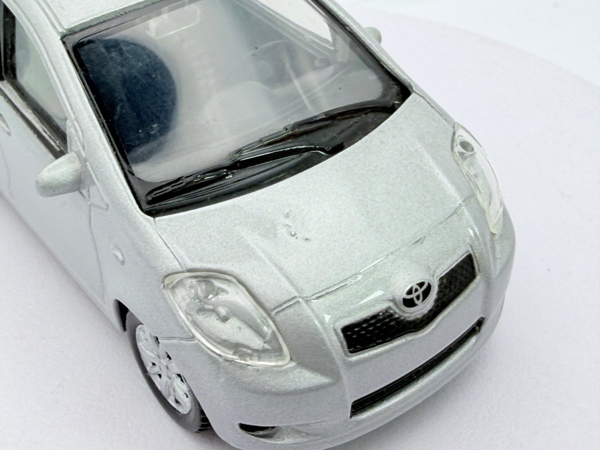 Toyota Yaris Welly 1/43 Argento - RikiToys - Welly