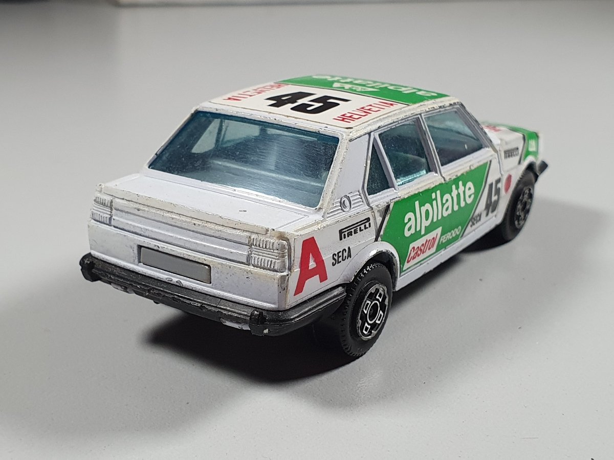 Alfa Romeo Giulietta 77 Alpilatte Burago 1/43 - RikiToys - Burago#