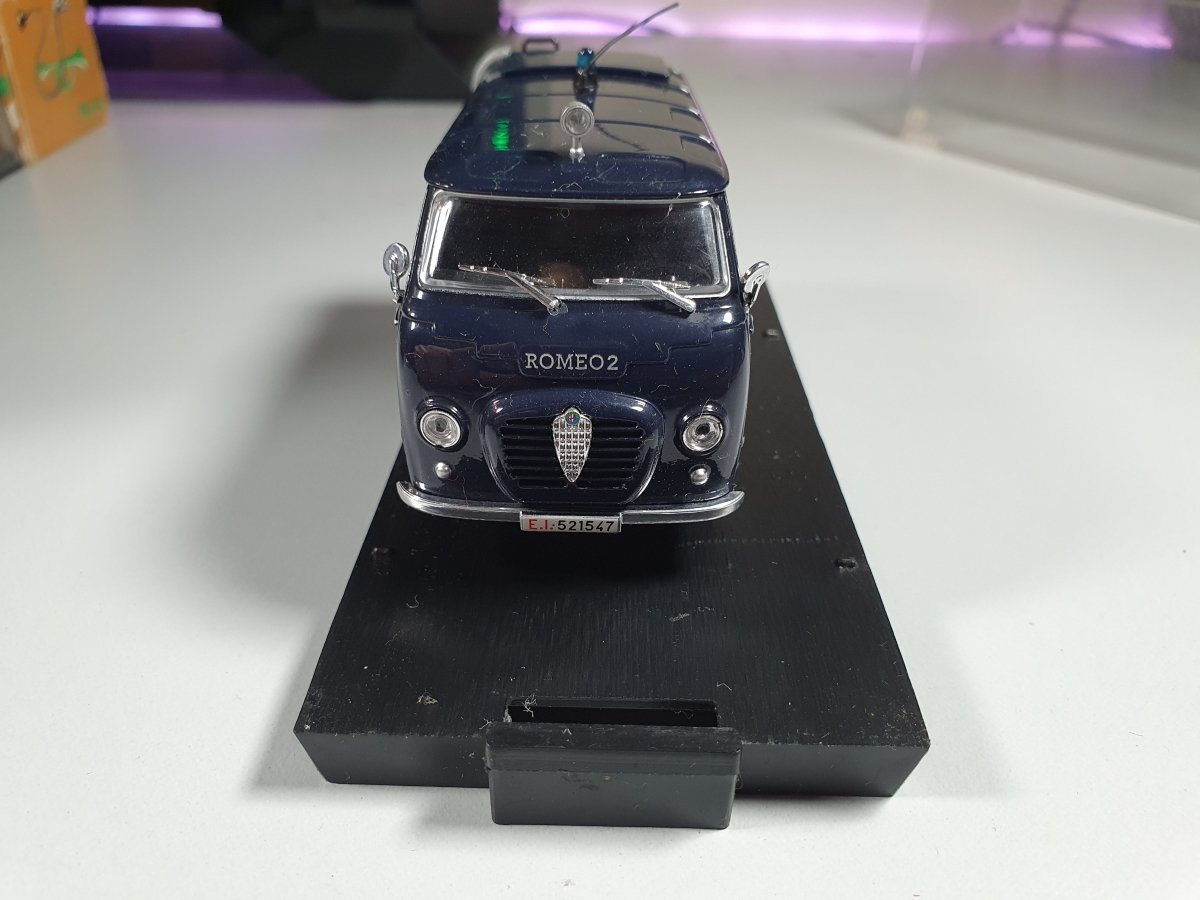 Alfa Romeo Romeo Minibus Carabinieri Edicola 1/43 Con Scatola - RikiToys - Edicola#