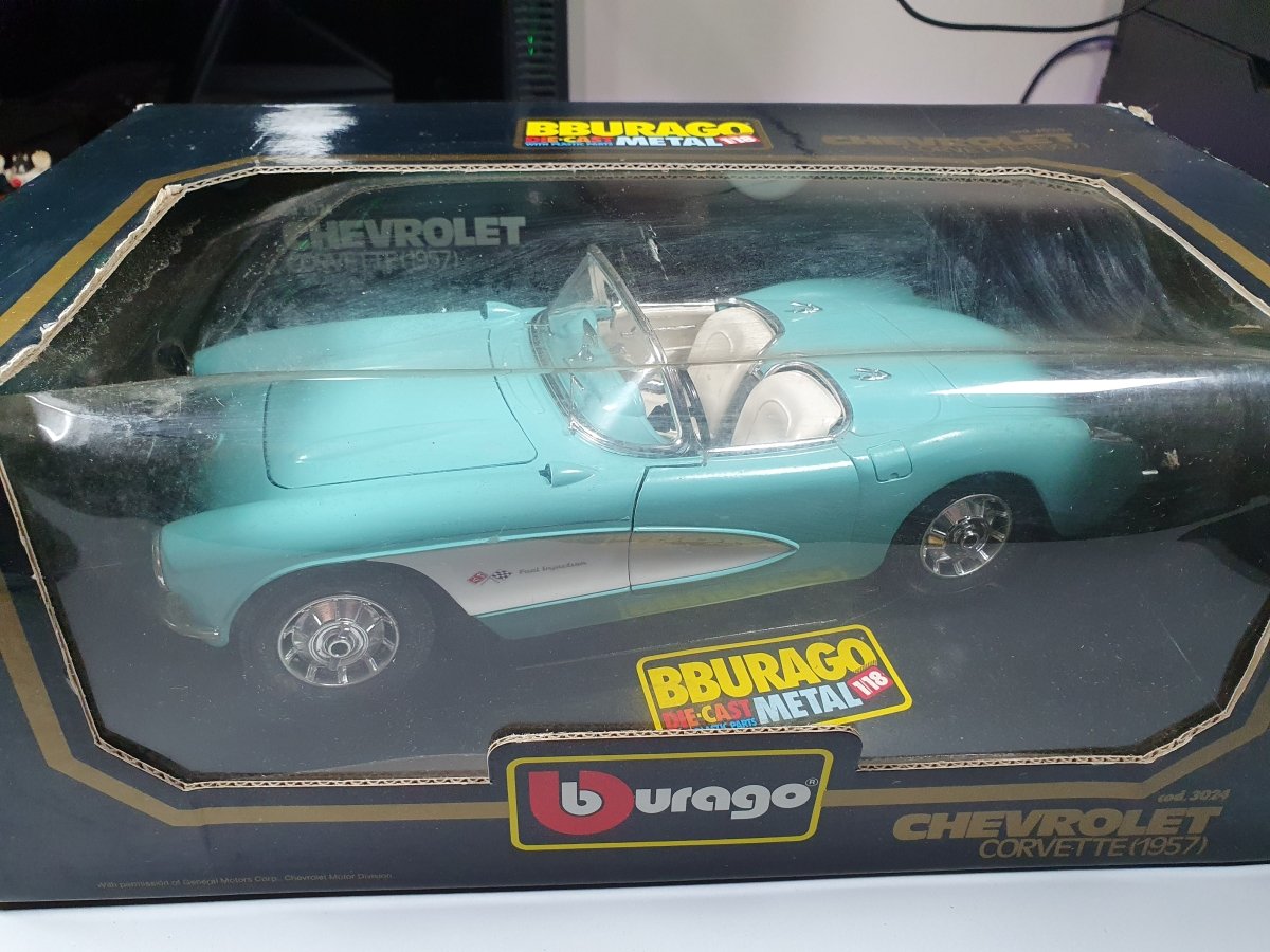 Chevrolet Corvette 1957 Burago 1/18 Con Scatola - RikiToys - Burago#