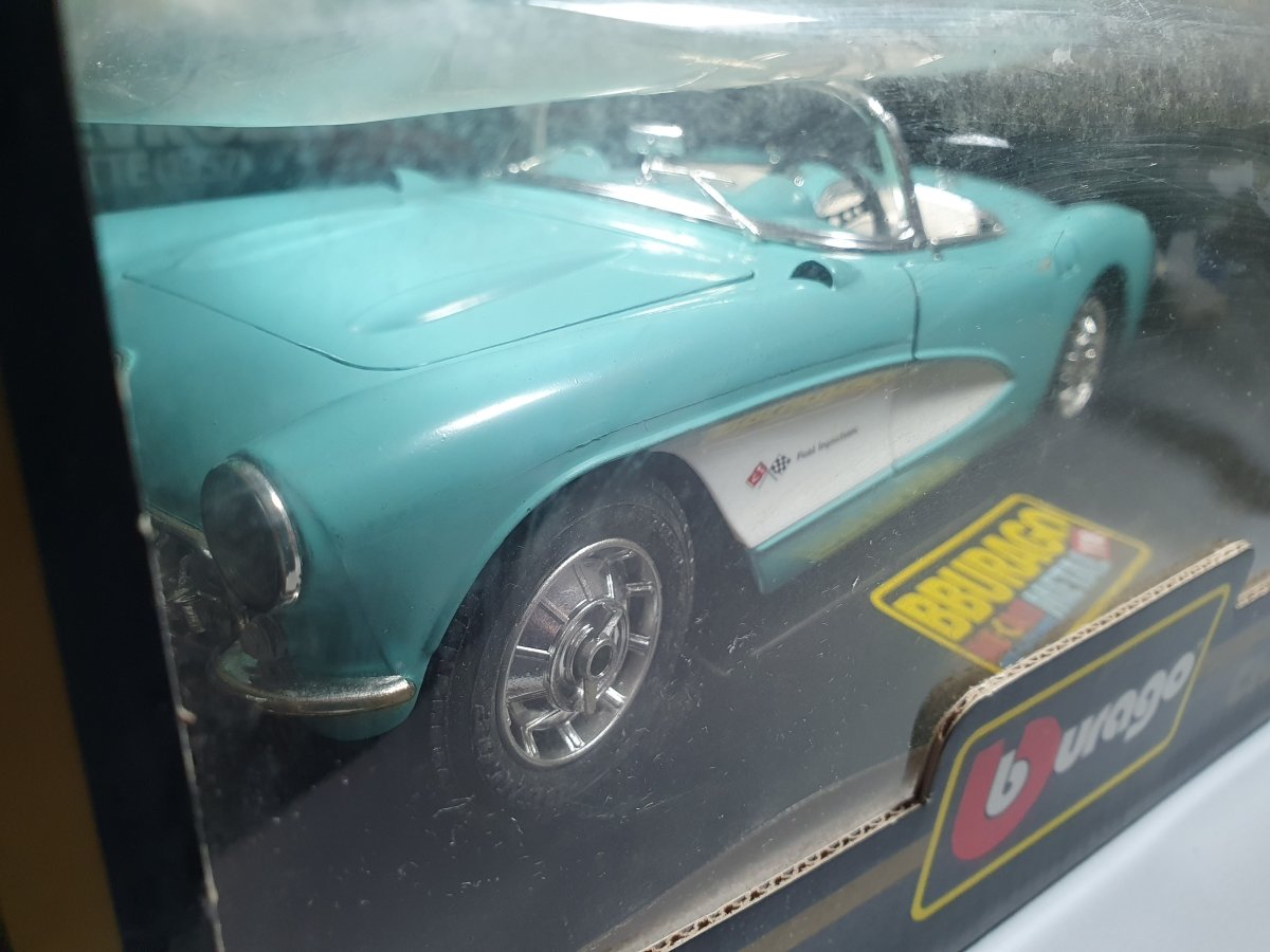 Chevrolet Corvette 1957 Burago 1/18 Con Scatola - RikiToys - Burago#