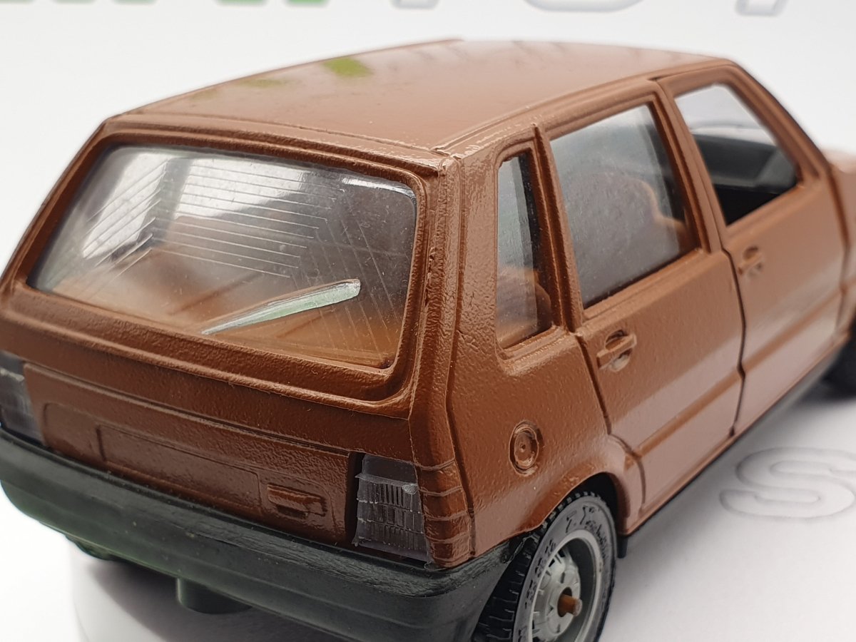 Fiat Uno 55 5 Porte Hotwheels 1/24 - RikiToys - Mebetoys#