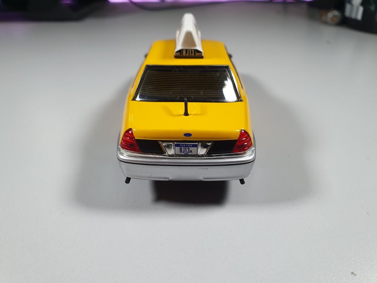 Ford Crown Victoria NY Taxi Hongwell 1/43 - RikiToys - Hongwell#