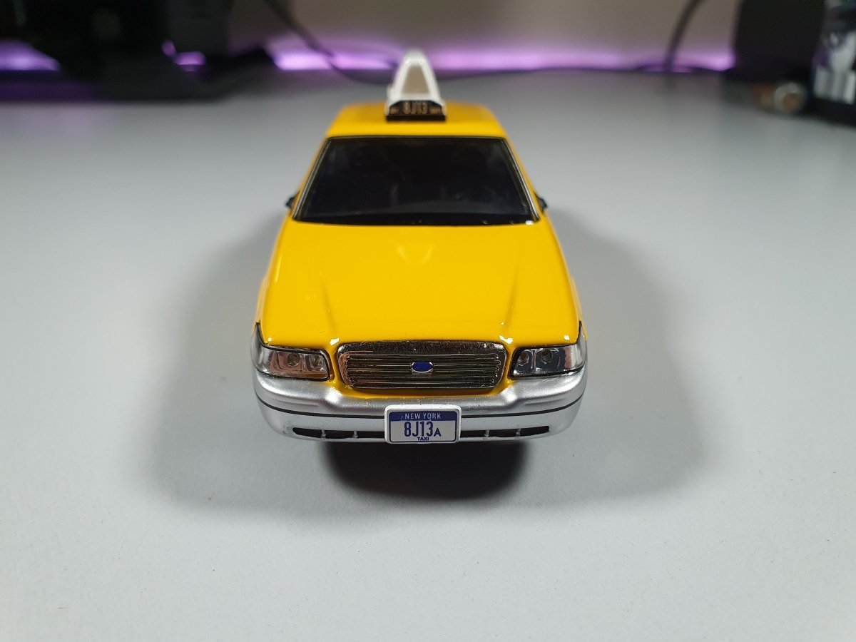 Ford Crown Victoria NY Taxi Hongwell 1/43 - RikiToys - Hongwell#